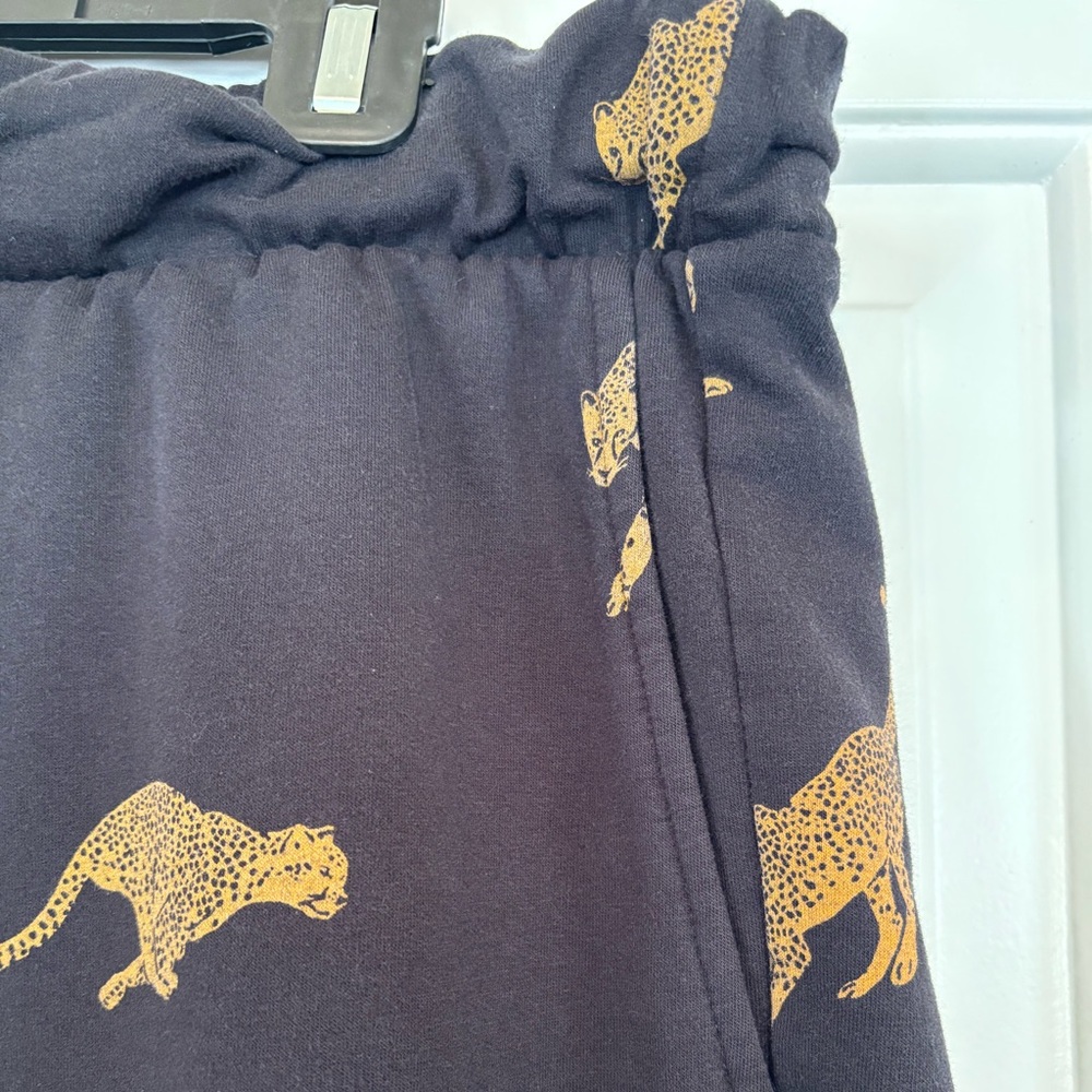 Torrid - Super Soft Fleece Black Cheetah Raglan Sweatshirt + Pant SET - 2X - Picture 7 of 11